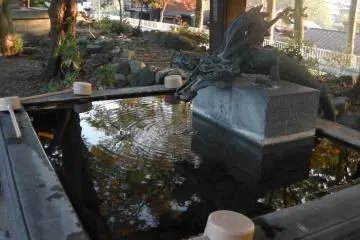 <p>สำหรับการชำระล้างและทำให้บริสุทธิ์ก่อนเข้ามาในบริเวณวัด</p>