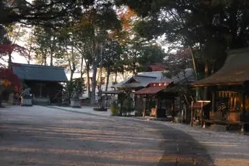 <p>ศาลเจ้าบริเวณใกล้เคียง ควรค่าแก่การแวะชม</p>