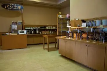 <p>The buffet style breakfast</p>