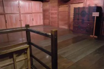 <p>The wood makes a pleasant atmosphere, doesn't it?&nbsp;The second floor rooms at re-constructed&nbsp;Utsunomiya&nbsp;castle&nbsp;are closed off due to fire regulations. I am grateful this&nbsp;is not the case at the Shinohara&nbsp;family residence.