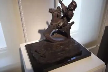 <p>Nakamura's small sculptures are often playful and lively</p>