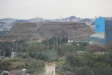 <p>The nearby mountain of trash created at a waste management facility partially obscures the view southward</p>