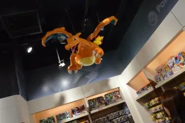 <p>Charizard terbang di atas Anda.</p>
