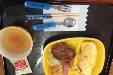 <p>A child's meal set</p>