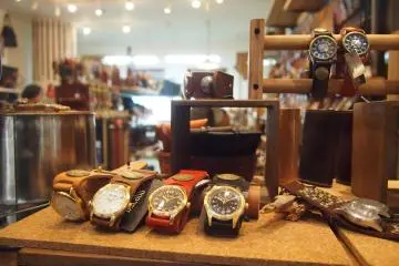 <p>Other than the usual leather wallets and bags, you can also see creative uses of leather here.&nbsp;</p>