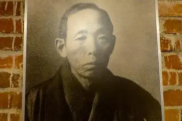 <p>Ueji VII (photo on the wall of the Western-style building)</p>
