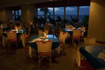 <p>The "Blue Lagoon" restaurant with ocean views</p>