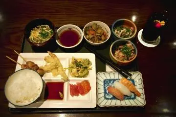 <p>My dinner selection&nbsp;at the "Shichifuku" Japanese restaurant was: sushi, sashimi, tempura, soba, goya (the most famous vegetables in the Okinawan cuisine), rice,&nbsp;pork skewers, beef and pork shabu-shabu and a coke with cherry and lemo