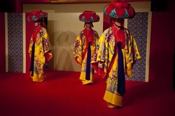 <p>The Ryukyu dance team "Tingala" performing "Yotsu-take", a dance with bamboo castanets</p>