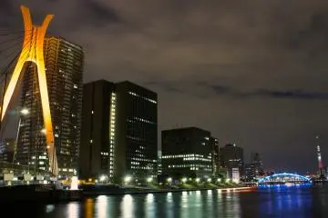 <p>Tokyo Skytree on the extreme right with the blue arc of&nbsp;Eitai&nbsp;Bridge and Chuo-Ohashi on the extreme left</p>