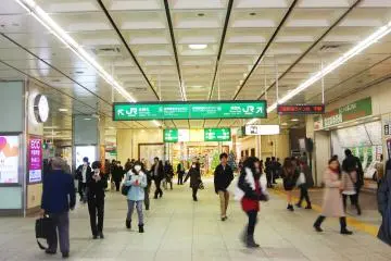 สถานีโอมิยะทั้งวุ่นวายและคึกคัก