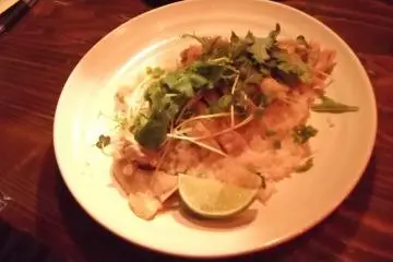 <p>My tasty chicken on lime rice</p>