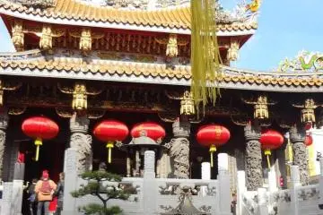 Kantei-byo was first mentioned in an article of The Far East newspaper in 1871, where it was said that a festival of the shrine was “bustling with activity.”
