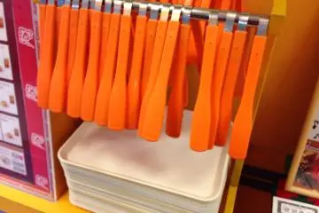 Place&nbsp;your selections on to a tray using the tongs; a staff member will package your donuts to go or place them on plates for enjoyment inside the restaurant