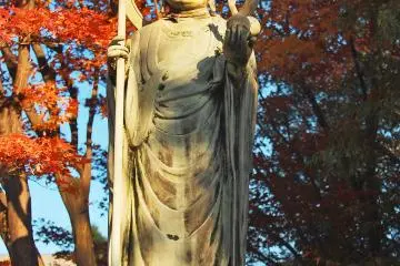 <p>The God of Mercy stands besides the street</p>