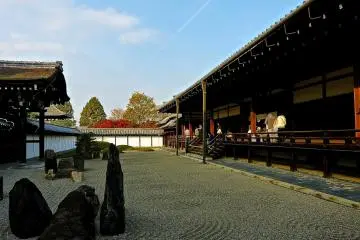 <p>Stones standing like statues</p>