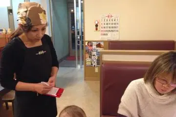 <p>The waitress was friendly and attentive</p>
