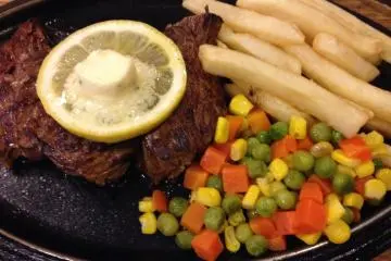 <p>The Big Heart 200 gram special sirloin steak is served with mixed vegetables, steak fries, rice or bread, soup and salad for 1,480 yen</p>
