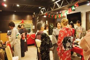 <p>Kimono Christmas party</p>