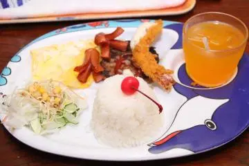 A small child's set meal