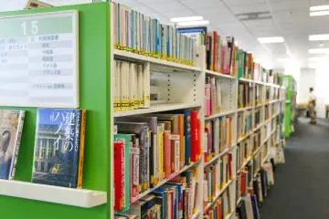 <p>English, Chinese, Korean, German and&nbsp;French books section</p>