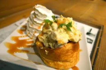 Their large&nbsp;souffle cakes are great for sharing!