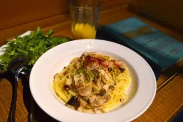 <p>Pasta with mushroom and bacon set lunch, inclusive of free flow salad and drinks.&nbsp;</p>