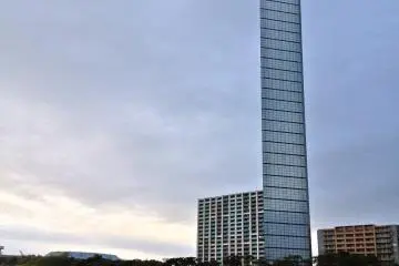 <p>The park side is facing the Pacific Ocean.</p>