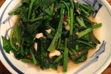 <p>ผักโขมผัดน้ำมันหอย</p>