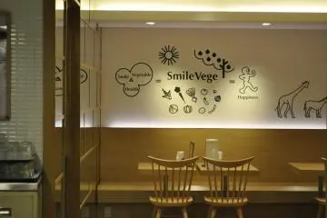 <p>Smile Vege: The shop's interior</p>