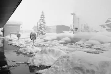 <p>Heavy snowfall at Urasa&nbsp;Station, my first experience with snow. Notice the sprinkler system on the left of the photograph (not very clear), which keeps the snow from piling up on sidewalks and roads&mdash;effective,&nbsp;but it can drench you comp