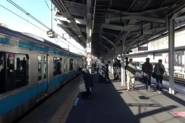 <p>A view from the platform. The station is easily accessed by the Keihin line via a 15-25 minute trip from Tokyo station.&nbsp;</p>
