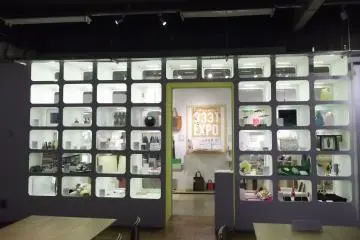 <p>The shop is easy to spot</p>