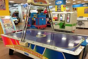 <p>Table Hockey at Kispa La Park Kishiwada</p>