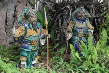 <p>Garden gnomes of Japanese persuasion</p>