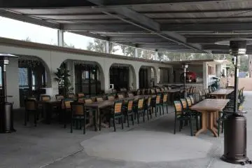 <p>The restaurant can seat 124 in its indoor dining room and dozens more on its beachfront patio</p>