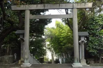 If you visit Iseyama Shrine on a regular day, there will probably be nobody there dressed in a kimono! But you can still feel a calm, pure and refreshing mood there because this is the house of God in Japan.