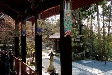 <p>เสาที่มีการประดับของ Amida-do Hall</p>

