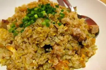 <p>ข้าวผัดกระเทียมที่นี่อร่อยที่สุด!! 880 เยน</p>