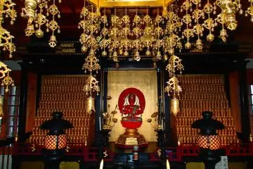 <p>Amida Nyorai statue inside the main hall</p>