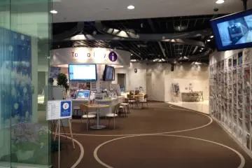 <p>ศุนย์ข้อมูลนักท่องเที่ยวที่ชั้น B1 KITTE Marunouchi</p>