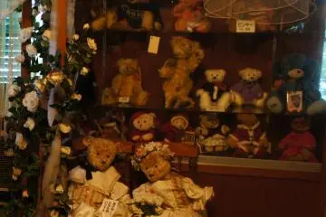 <p>The stuffed bears in many forms are a pleasure not only for kids;&nbsp;I&nbsp;got involved, too, as we started to&nbsp;explore&nbsp;the museum.</p>