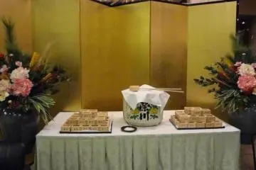 Free sake in the lobby to celebrate New Year's Day!