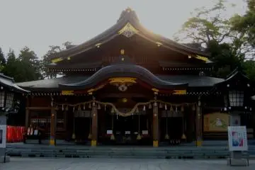 <p>The main shrine of Takekoma&nbsp;Inari at sunset. The best time to view the shrine is in the early evening during March/April.</p>