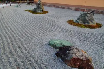 สวนเซ็นภายในบริเวณวัด