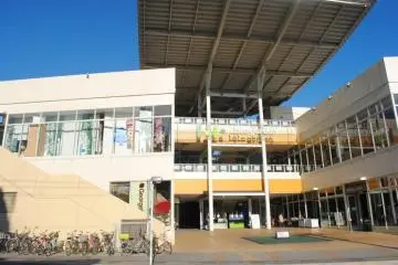 Side entrance to Lala Garden