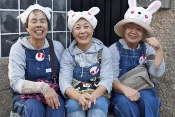 Sake festival smiles (Photo: <a href="http://www.gethiroshima.com" target="_blank" rel="noreferrer noopener nofollow">GetHiroshima</a>)
