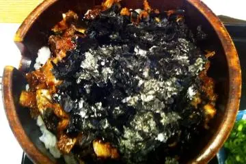 Shredded Nori and the marinated eel makes an amazing combination at Kanebun in Shin Anjo