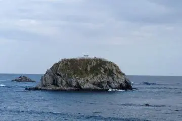 <p>Scenic island with a torii gate.</p>