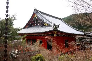 본관은 최근에 보수되었다